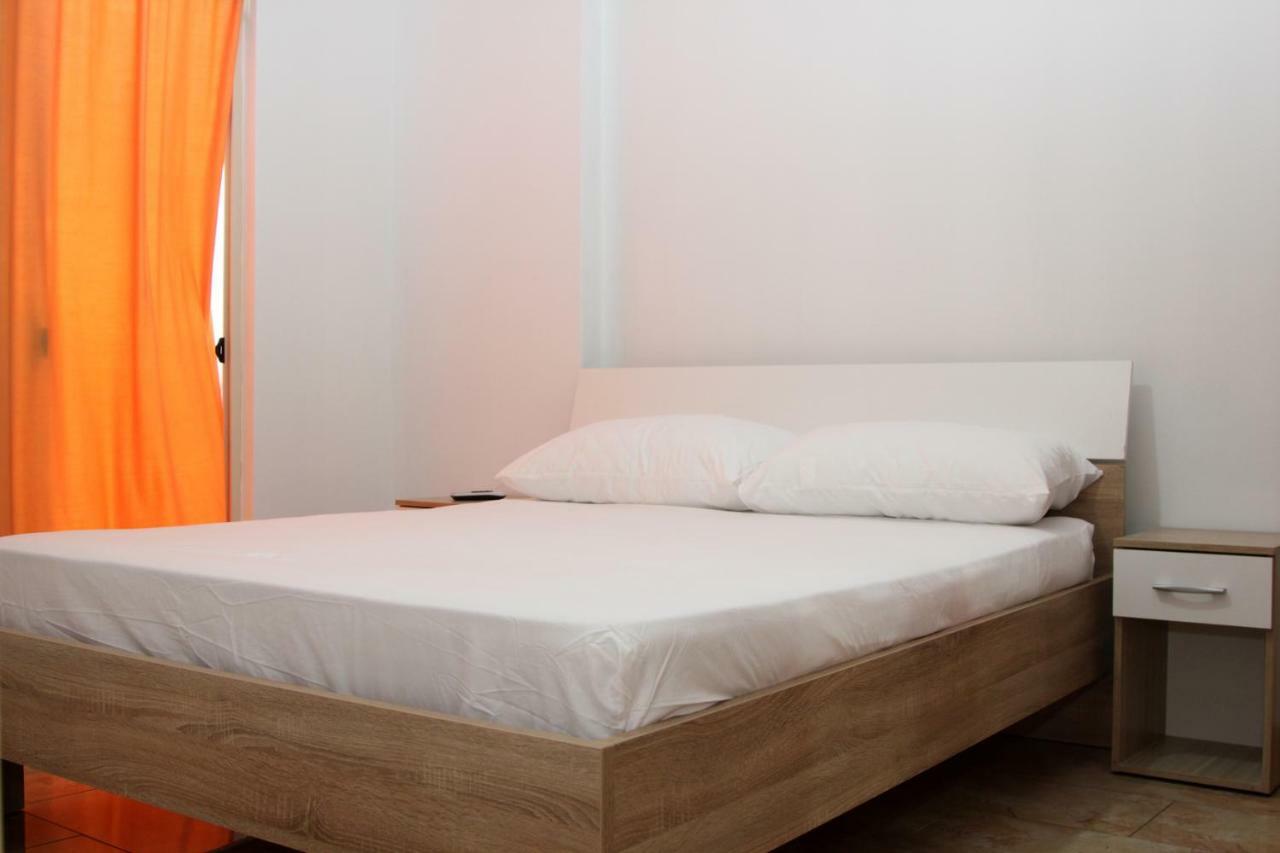 Fiqe Rental Tirana Esterno foto
